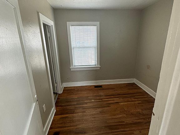 4th image of 371 S Lowell Blvd