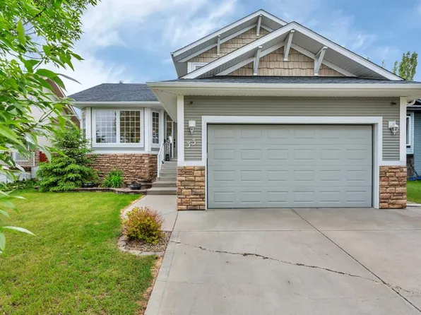 33 NW Walker Blvd, Red Deer, AB T4N 7E4