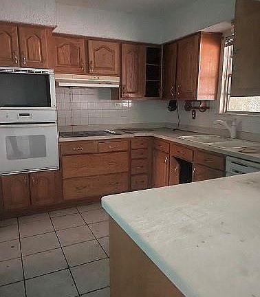 3rd image of 2161 Lasalle Ave