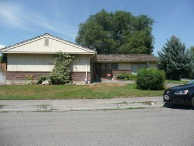 1st image of 997 Redwood St