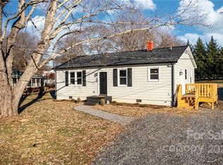 1421 16th Ave NE, Hickory, NC 28601