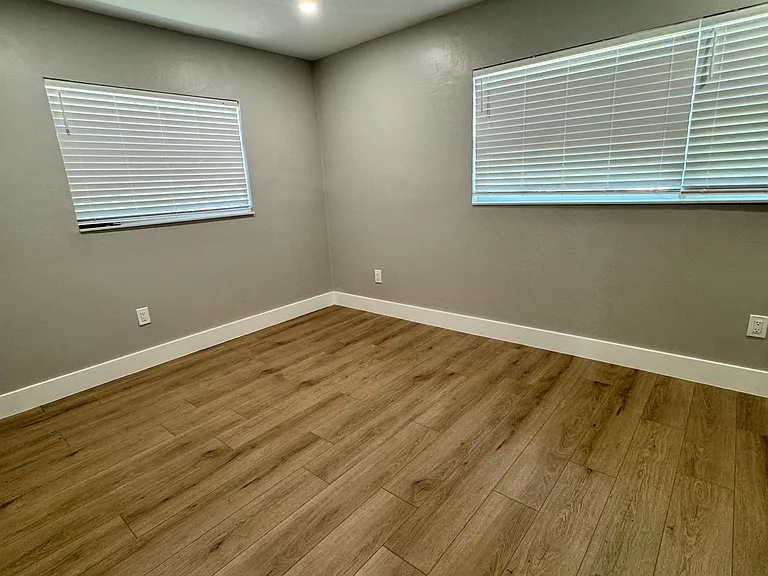 2772 Bayview Dr — Photo 7