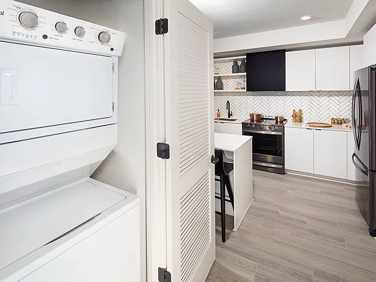 4000 Fairfax Dr — Photo 1
