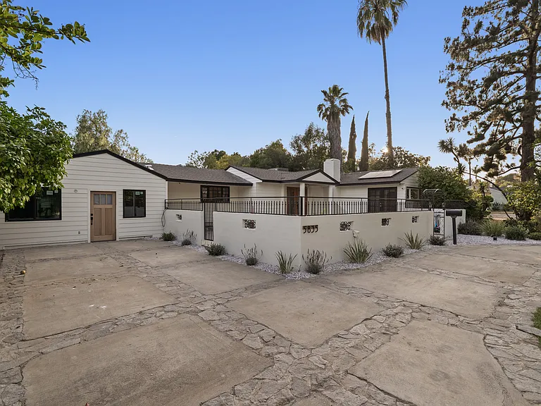 5835 Hillview Park Ave — Photo 51