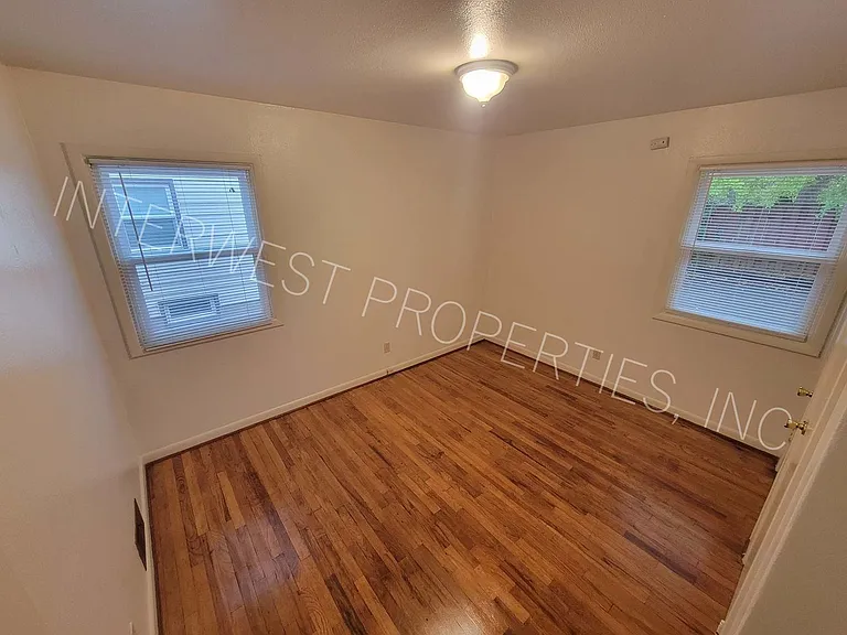 7920-7932 SE Woodstock Blvd — Photo 6