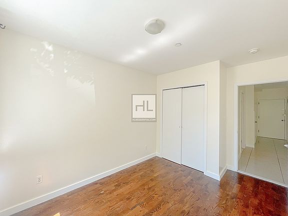 4th image of 415 Gates Ave APT 4R