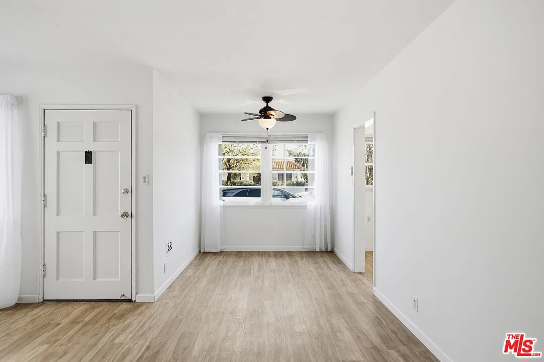 2 bed, 1.0 bath, 890 sqft, $4,800 — Photo 3