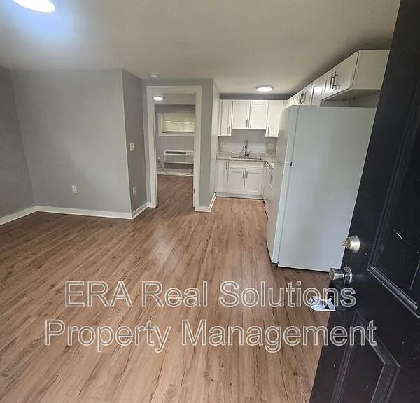 65 W Moler St #A — Photo 5