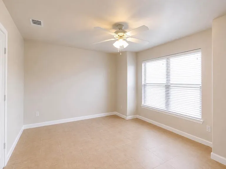 704 E 96th St #704 — Photo 10
