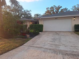 6912 W Country Club Dr N, Sarasota, FL 34243