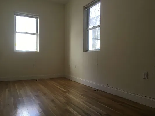 Rented by Premier Metro Realty Corp | media 33