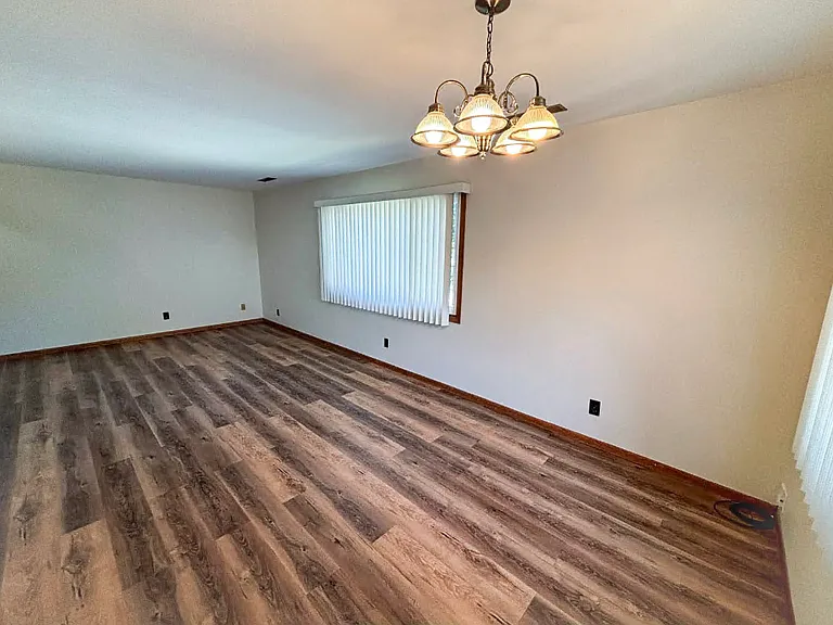 105 E Grand Ave #2 — Photo 4