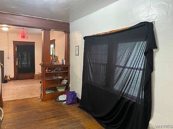 4th image of 188 Strauss St