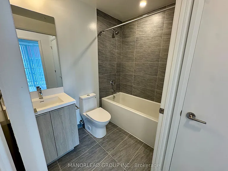 400 King St W #1517 — Photo 9