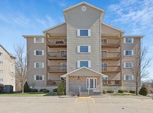4107 Creek Hill Dr #7, Bettendorf, IA