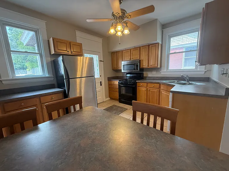 1013 Delta Ave — Photo 3