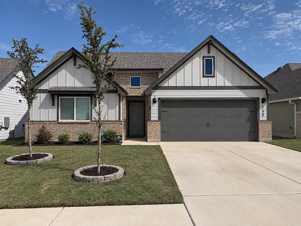 158 Ellenora Dr