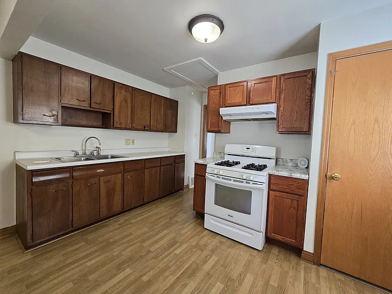 913 169th Pl — Photo 3