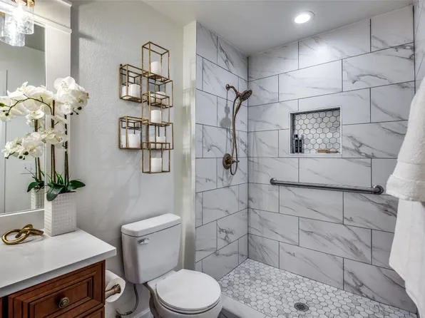 851 Beechcraft Ave, Grand Prairie, TX 75051