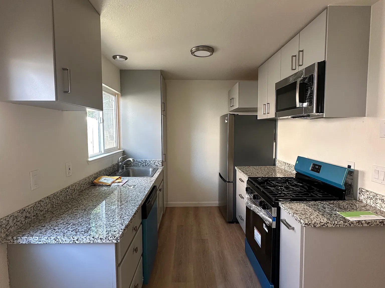 3 bed, 2.5 bath, $4,300 — Photo 3