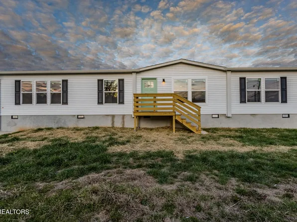 725 Siluria St, Harriman, TN 37748