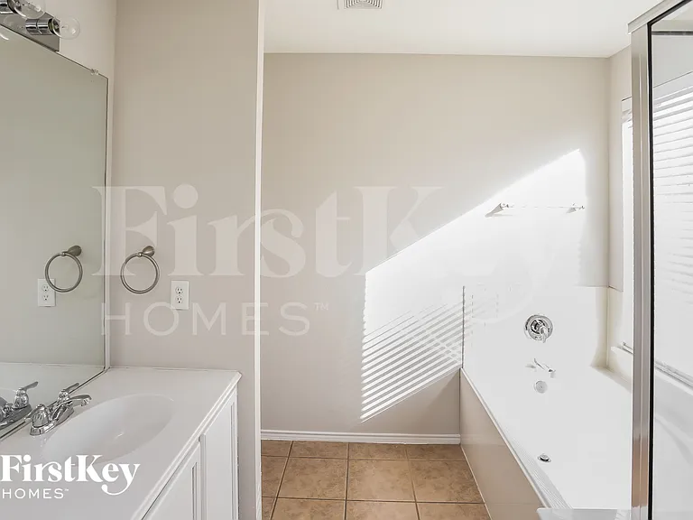316 Meagan St — Photo 9