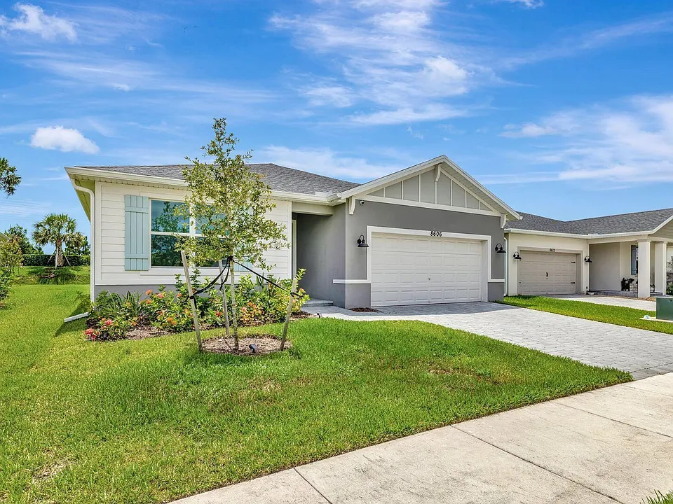8606 Dahlia Cir