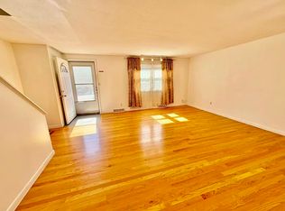 42 Yorktown Ct, Chicopee, MA 01020