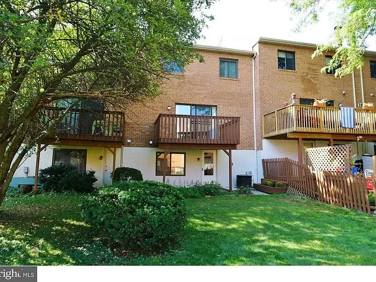 206 S Snowdon Ct — Photo 17