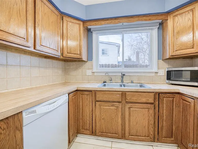 30650 Glenwood Cir — Photo 15
