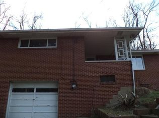 614 Bettis Rd, West Mifflin, PA 15122