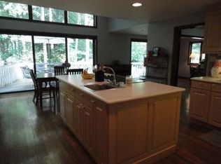 6 Walnut Ct, Moorestown, NJ 08057