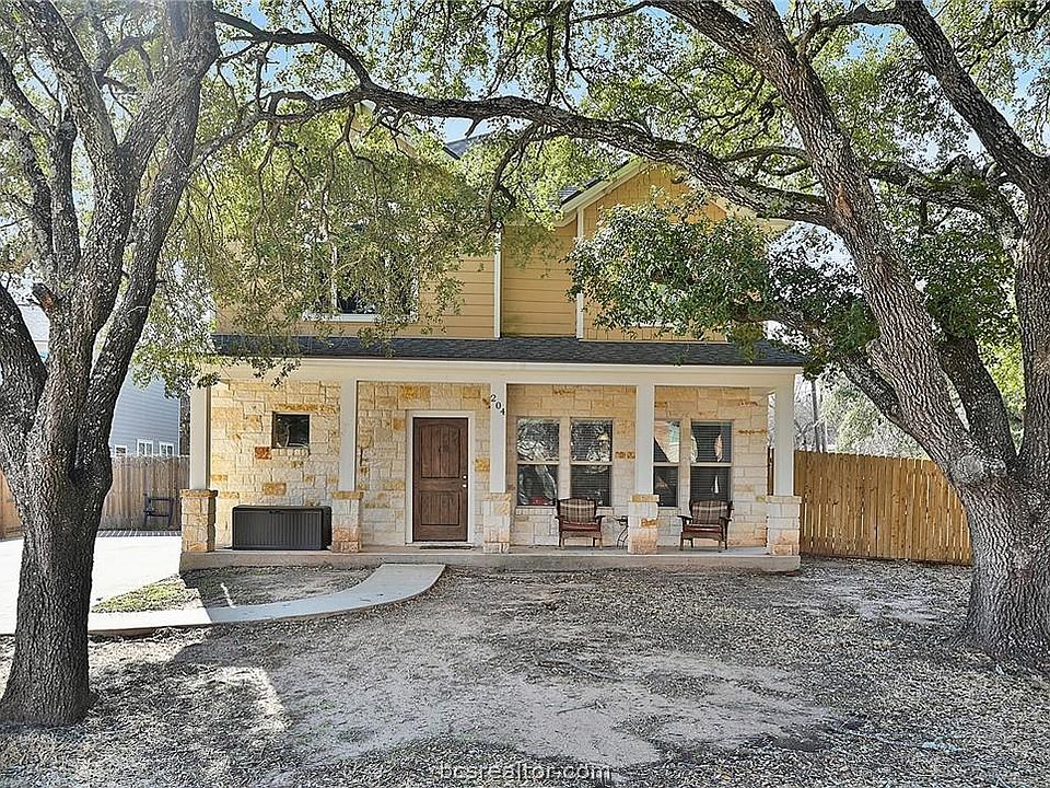 1st image of 204 Rosemary Ln