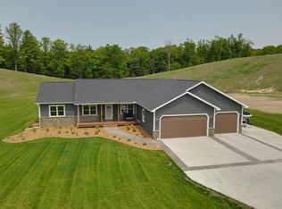 5859 Bunker Hill Rd, Williamsburg, MI 49690