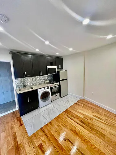 24 Rogers Ave #4G Photo 1