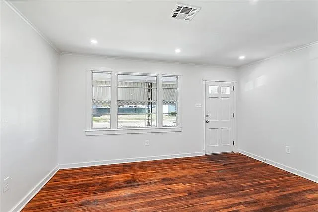 2 bed, 1.5 bath, 815 sqft, $1,865 — Photo 2