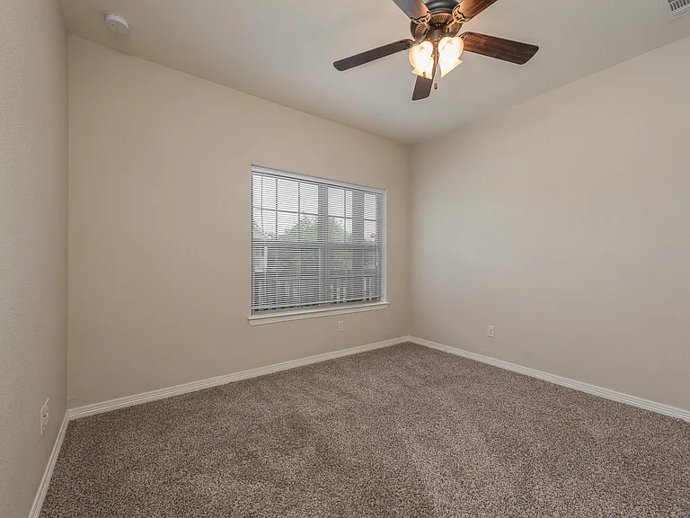300 Live Oak St — Photo 10
