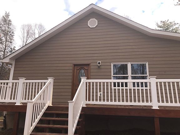 3rd image of E Hillcrest Dr