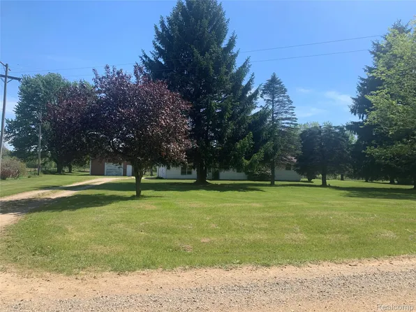 3494 Castle Rd, North Branch, MI 48461