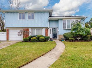 192 Kingston Blvd, Island Park, NY 11558