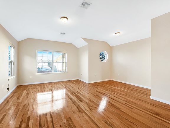 3rd image of 28 W 17th St #2