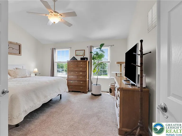 991 King Way — Photo 31