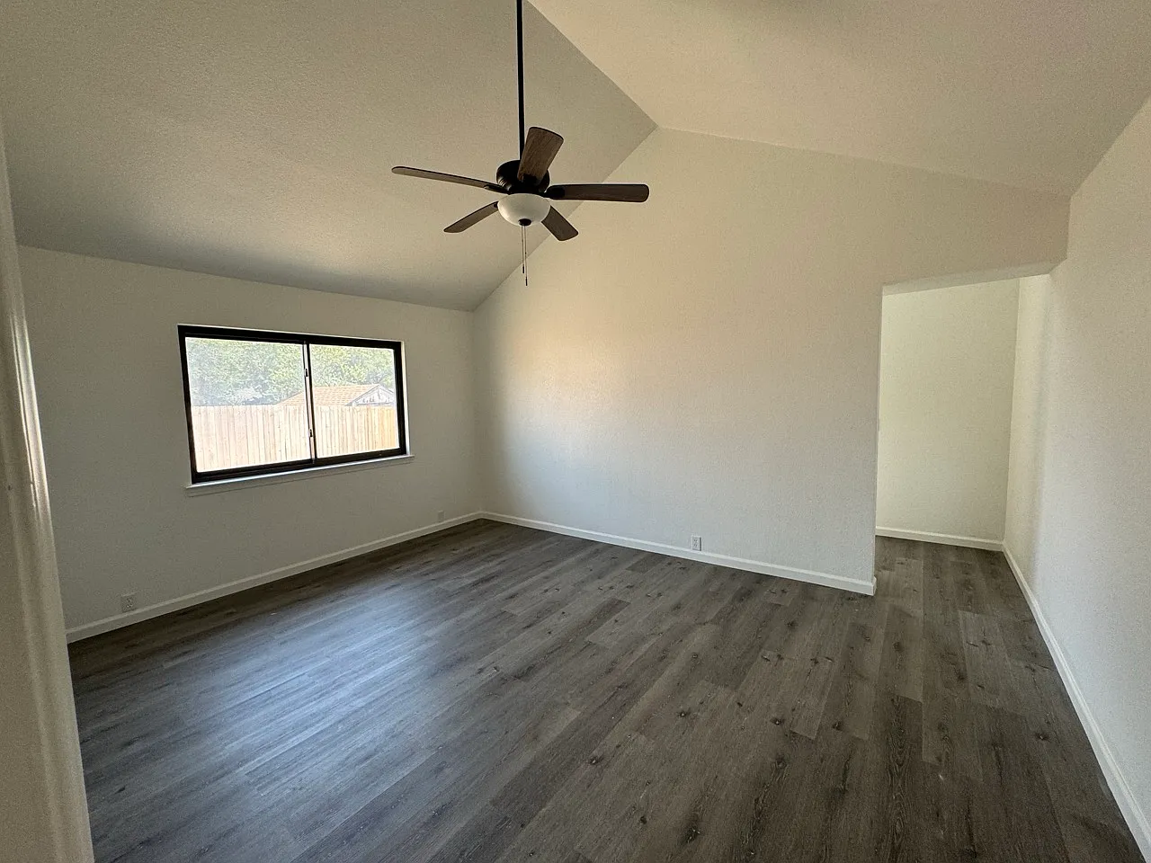 3 bed, 1643 sqft, $2,200 — Photo 3