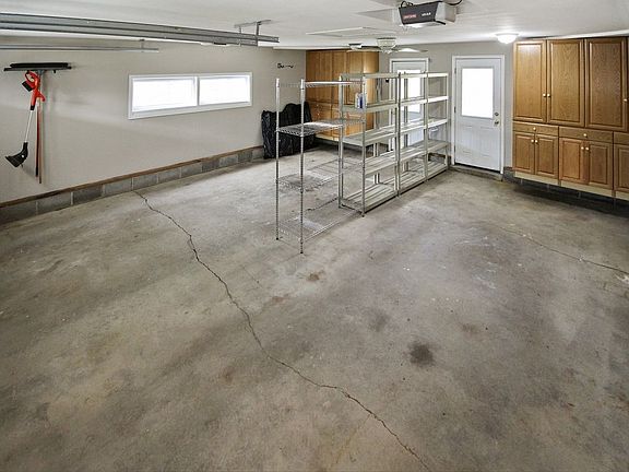 5th image of 2657 Magnolia Ln N