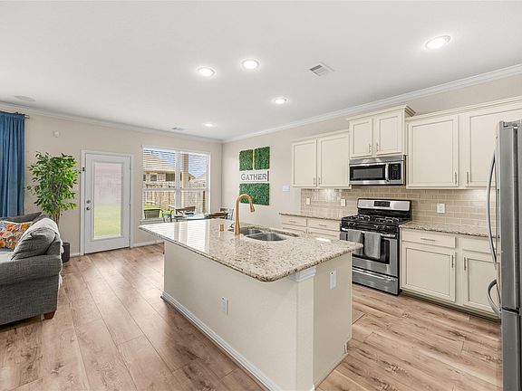 3rd image of 15638 Kensington Bluff Dr