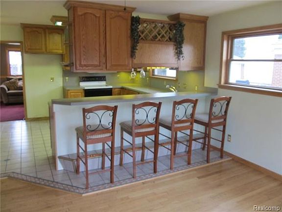 4th image of 26710 Clairview Dr
