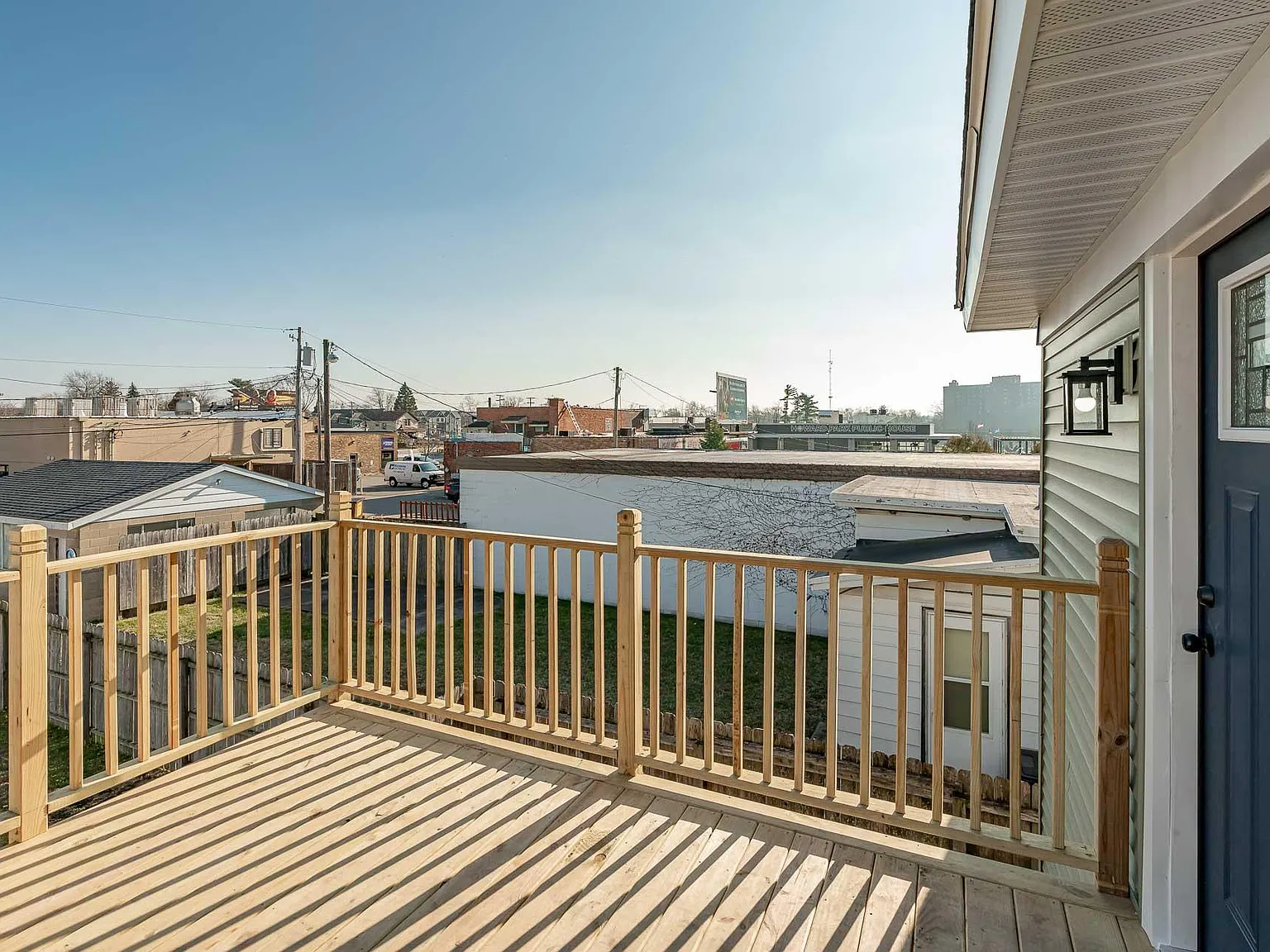 120 S Hill St — Photo 3