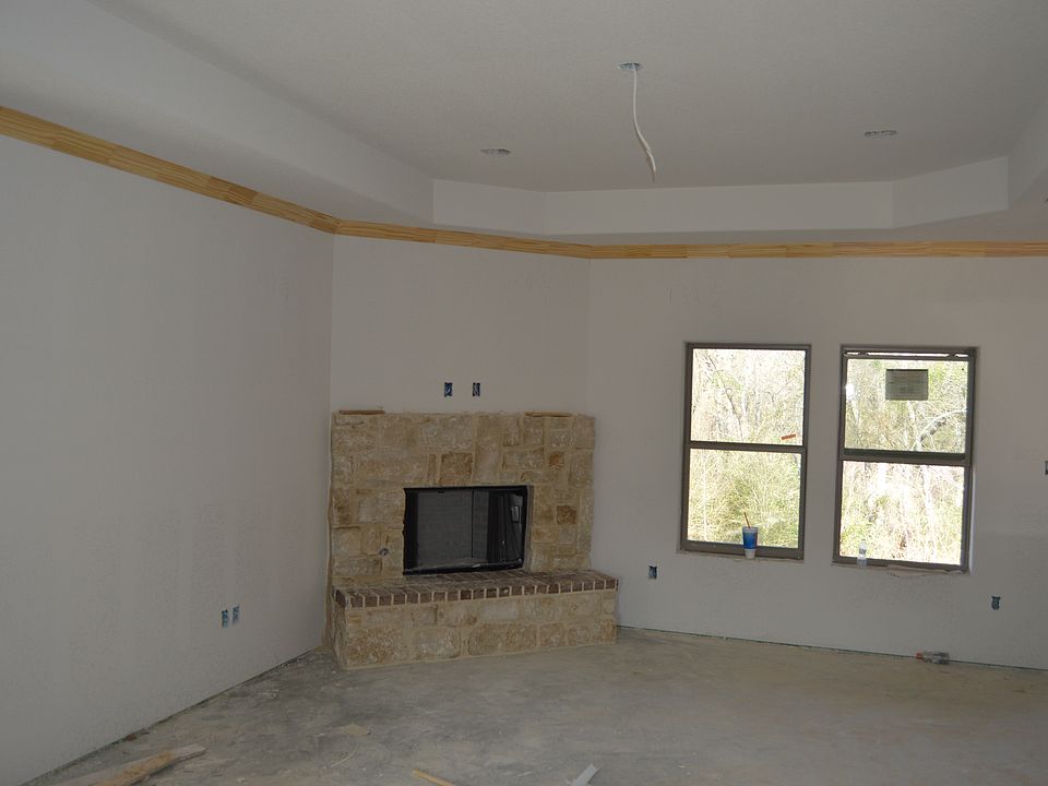 2nd image of 751 Spencer Ln