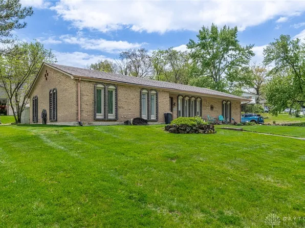 6302 Seven Pines Dr, Dayton, OH 45449