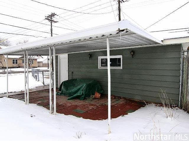 2nd image of 220 E 44th Street
